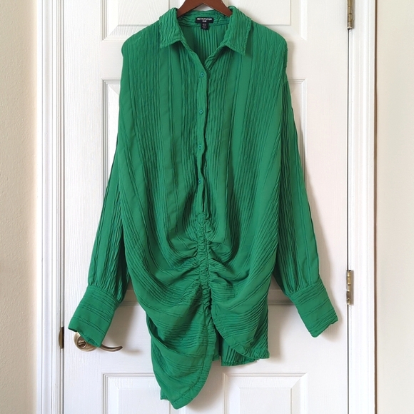 PrettyLittleThing Plus Textured & Gathered Long Sleeve Mini Shirt Dress Green 12 - Picture 1 of 12